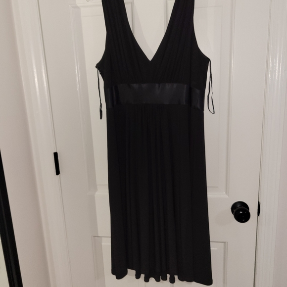Perfect black dress size 16 - Picture 3 of 3